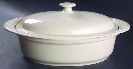 Woven Traditions Ivory 2.5 Quart Oval Covered Casserole