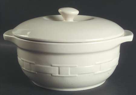 Woven Traditions Ivory 4 Quart Round Covered Casserole