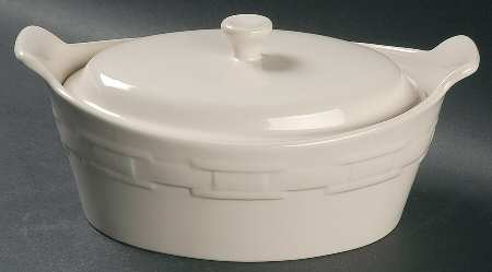 Woven Traditions Ivory 20 Oz Small Oval Covered Casserole