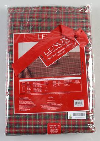 Holiday Nouveau Gold 60" X 102" Oblong Tablecloth