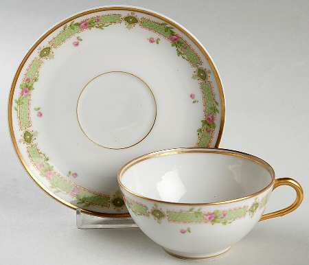 LAT40 Flat Cup & Saucer Set by Latrille