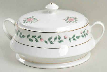 Esabeth Round Covered Vegetable