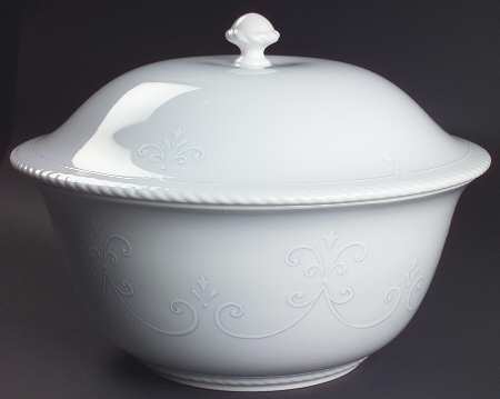 Swedish Lodge 4 Qt Round Covered Casserole (Base is RV11) by Lenox