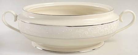 Pearl Innocence 1999 Shape Round Vegetable No Lid