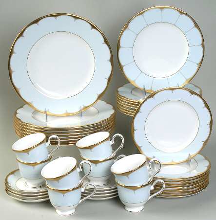Royal Arcade 40 Piece Estate Set