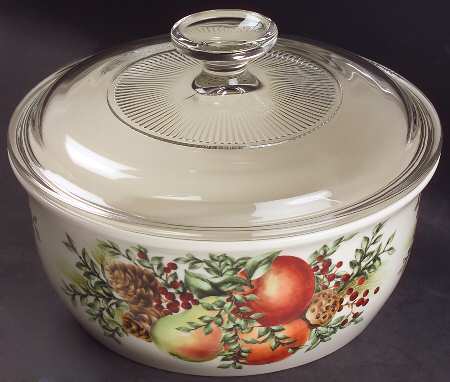 Williamsburg Boxwood & Pine 1.5 Qt Round Covered Casserole