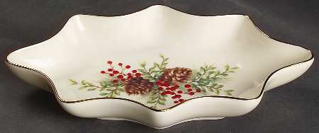 Williamsburg Boxwood & Pine Open Candy Dish