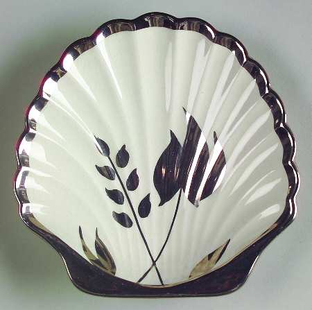 696 Shell Shaped Dish