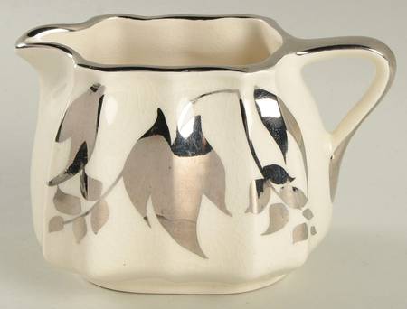 696 Creamer