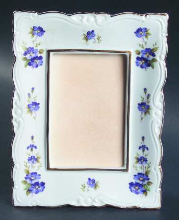 Violette Frame-Holds 2 1/2" X 4"