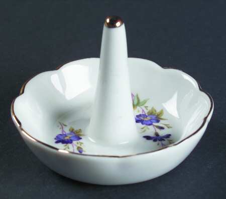 Violette Ring Holder