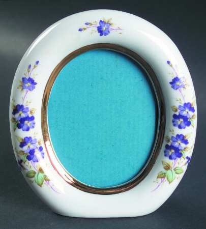 Violette Oval Frame-Holds 3" X 4"