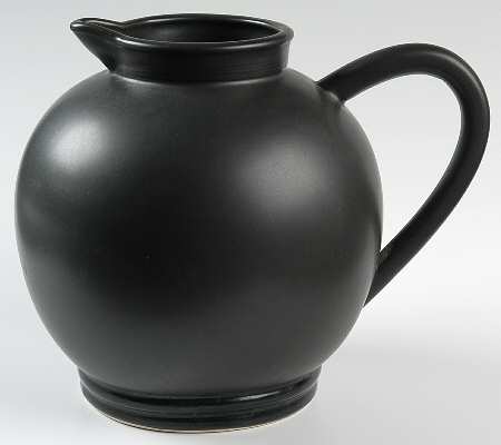 Ebony (Round, No Texture) 88 Oz Pitcher