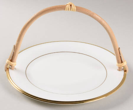 Eternal White 5 3/8"-5 5/8" Bamboo Handled Serving Plate  HC