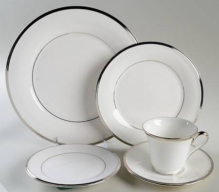 Solitaire White 5 Piece Place Setting