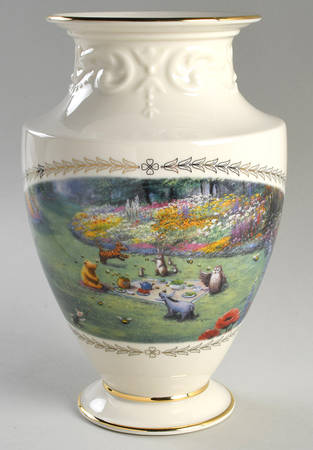 Classic Pooh 10" Vase