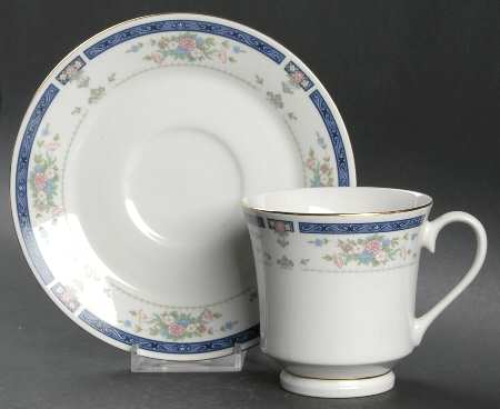 Dulcina Footed Cup & Saucer Set