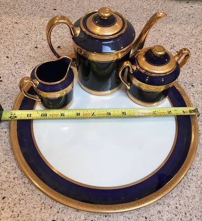 Madame Pompadour 12' Round Tray