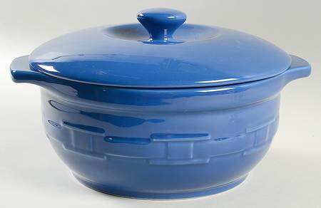 Woven Traditions Cornflower 4 Quart Round Covered Casserole