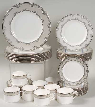 Corona Grove Platinum 40 Piece Set