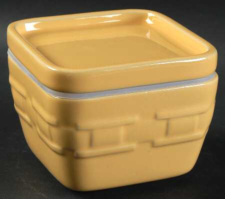 Woven Traditions Butternut 4" Square Baker & Lid