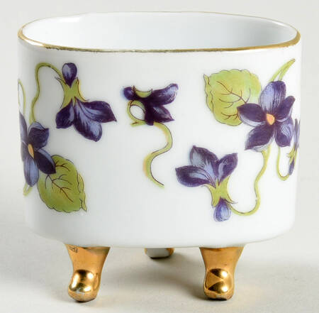 Violet Cigarette Holder by Lefton