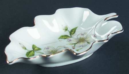 LEF68 Leaf Shaped Dish