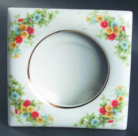 LEF72 Frame-Holds 3" X 3"