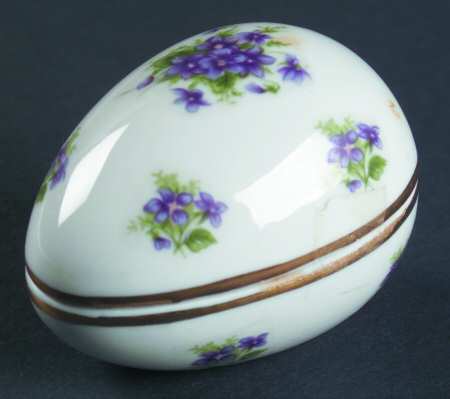 LEF77 Small Egg Box & Lid