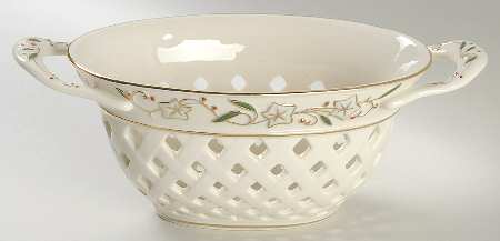 Frosted Berries (Giftware) 7" Oval Pierced Basket