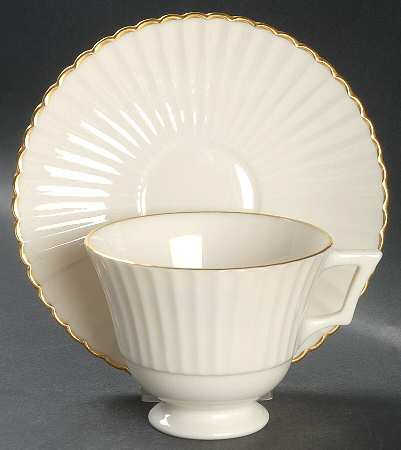 L148 Oversized Cup & Saucer Set