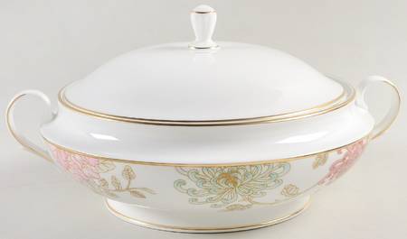 Painted Camellia Round Covered Vegetable
