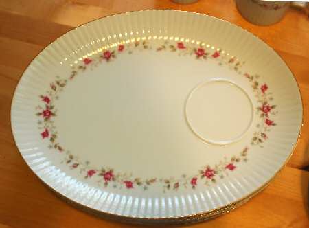 Garland Rose Snack Plate by Laurel (Japan)