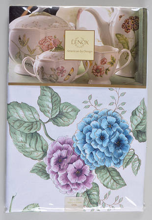 Butterfly Meadow Hydrangea 60" X 84" Oblong Tablecloth