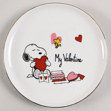 Snoopy Valentine's Day Accent Salad Plate