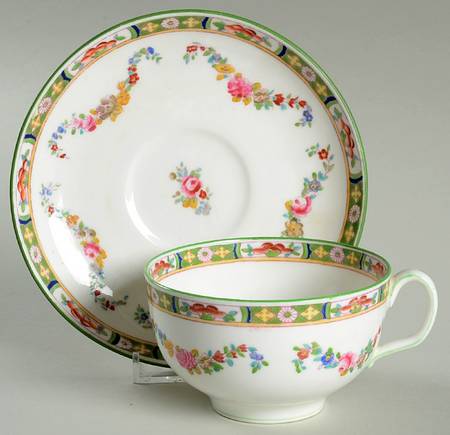 B824 Oversized Cup & Saucer Set
