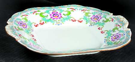 B833 Square Handled Cake Plate