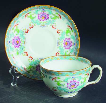 B833 Flat Cup & Saucer Set