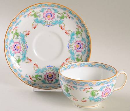 B833 Oversized Cup & Saucer Set