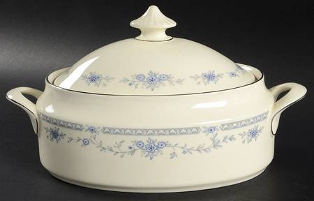 Bellemeade Oval Covered Vegetable