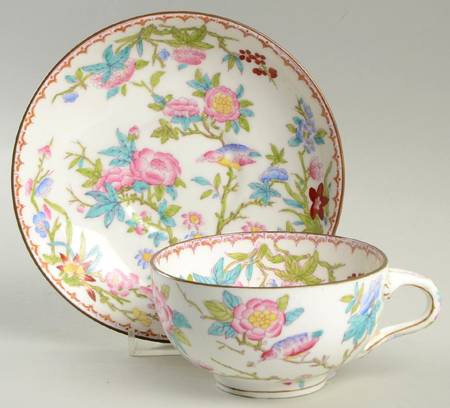 Cuckoo (Smooth, White, Wreath Bkstp) Breakfast Cup & Saucer Set