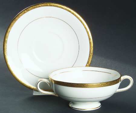 H1886 Footed Cream Soup Bowl & Saucer Set