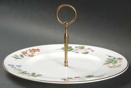 Meadow Smooth Round Serving Plate with Handle (DP)