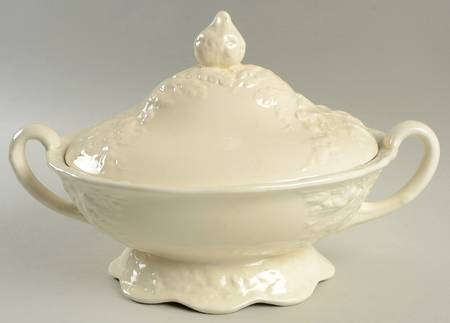 Mason's Oak Cream Oval Covered Vegetable