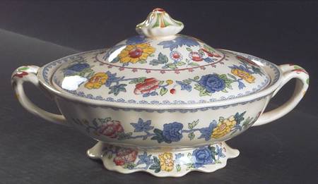 Regency Plantation Colonial Oval Covered Vegetable