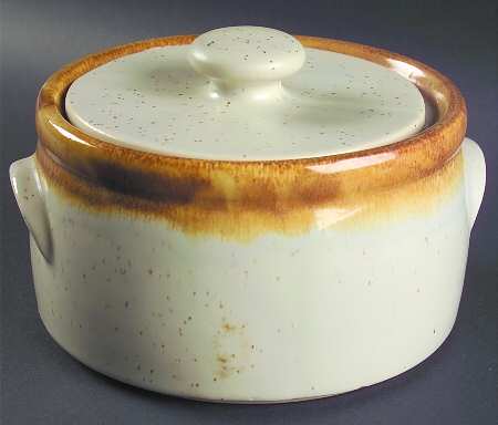 Graystone 2 Qt Round Covered Casserole