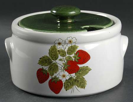 Strawberry Country Bean Pot & Lid