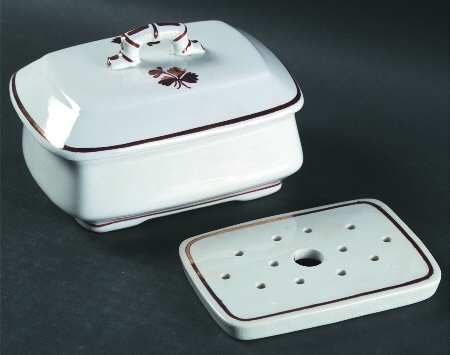 Tea Leaf Soap Box with Lid and Strainer