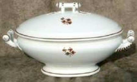 Tea Leaf Oval Covered Vegetable
