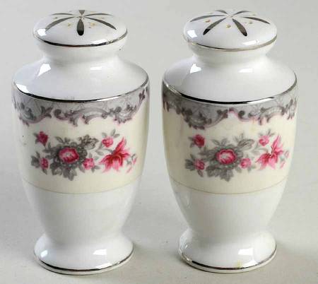Corsage Salt & Pepper Set